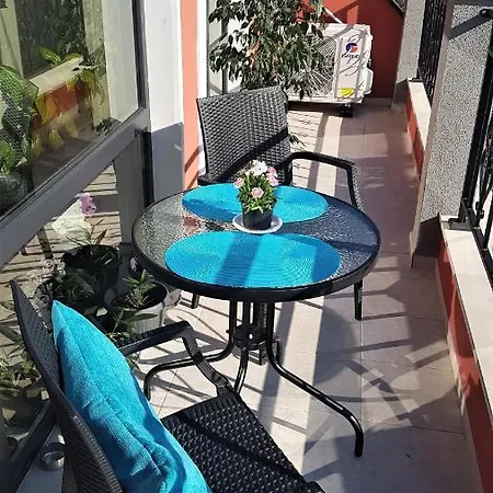 Azzurro-top Floor In Quiet Neighborhood, Free Private Parking Apartment *