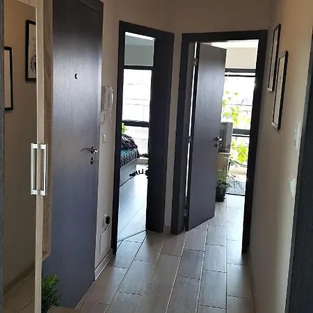 Azzurro-top Floor In Quiet Neighborhood, Free Private Parking Варна