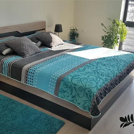 Azzurro-top Floor In Quiet Neighborhood, Free Private Parking *