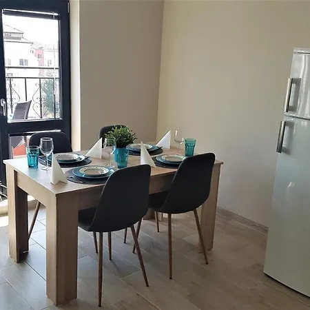 Azzurro-top Floor In Quiet Neighborhood, Free Private Parking 바르나