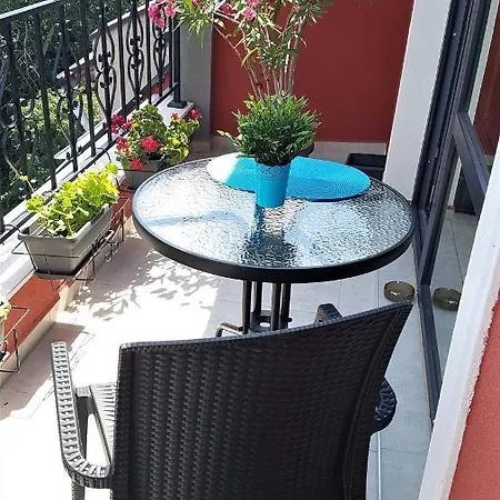 Azzurro-top Floor In Quiet Neighborhood, Free Private Parking * 바르나